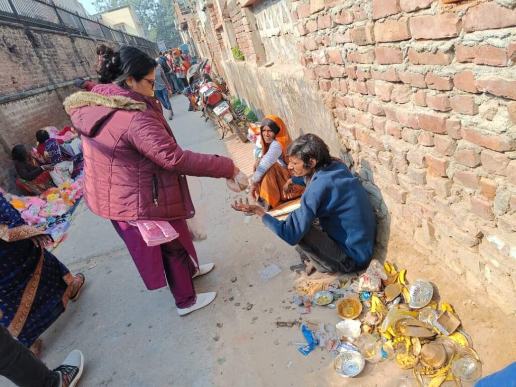 FOOD PACKET DISTRIBUTION TO NEEDY PEOPLE AT AGRA