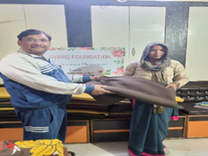 BLANKET DISTRIBUTION TO NEEDY PEOPLE AT HEAD OFFICE , AGRA – SVARG FOUNDAYION , INDIA