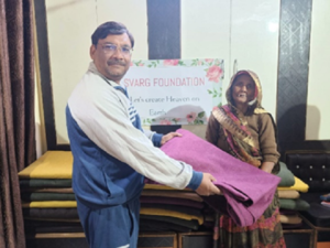 BLANKET DISTRIBUTION TO NEEDY PEOPLE AT HEAD OFFICE , AGRA – SVARG FOUNDAYION , INDIA