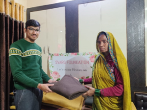 BLANKET DISTRIBUTION TO NEEDY PEOPLE AT HEAD OFFICE , AGRA – SVARG FOUNDAYION , INDIA