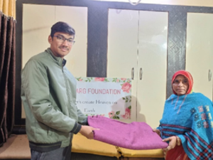 BLANKET DISTRIBUTION TO NEEDY PEOPLE AT HEAD OFFICE , AGRA – SVARG FOUNDAYION , INDIA